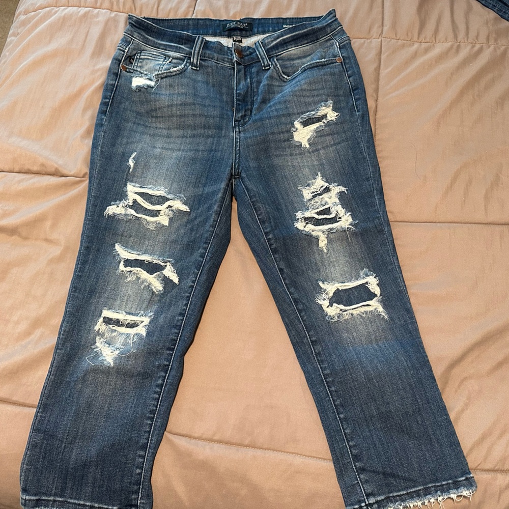 Judy Blue Distressed Cropped Jeans